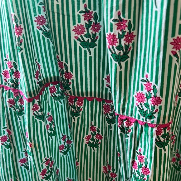 Floral Green Dress with Red Accents - Picture 4 of 10